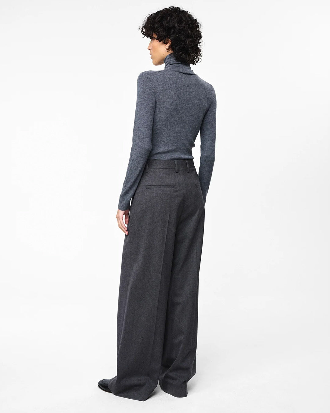 Julie Josephine Astri Longsleeve