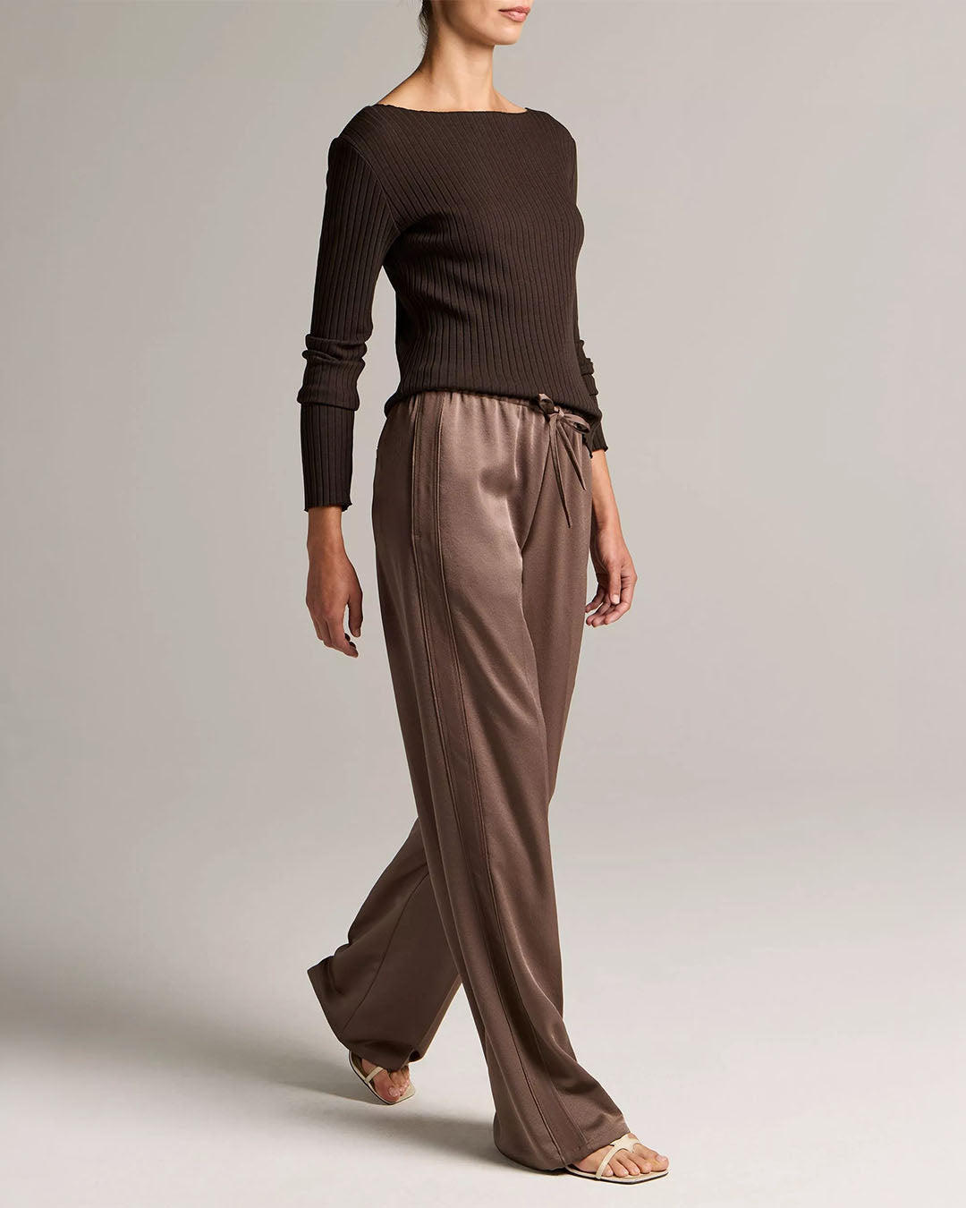Vince Mid-Rise Shine Crepe Pull-On Pant