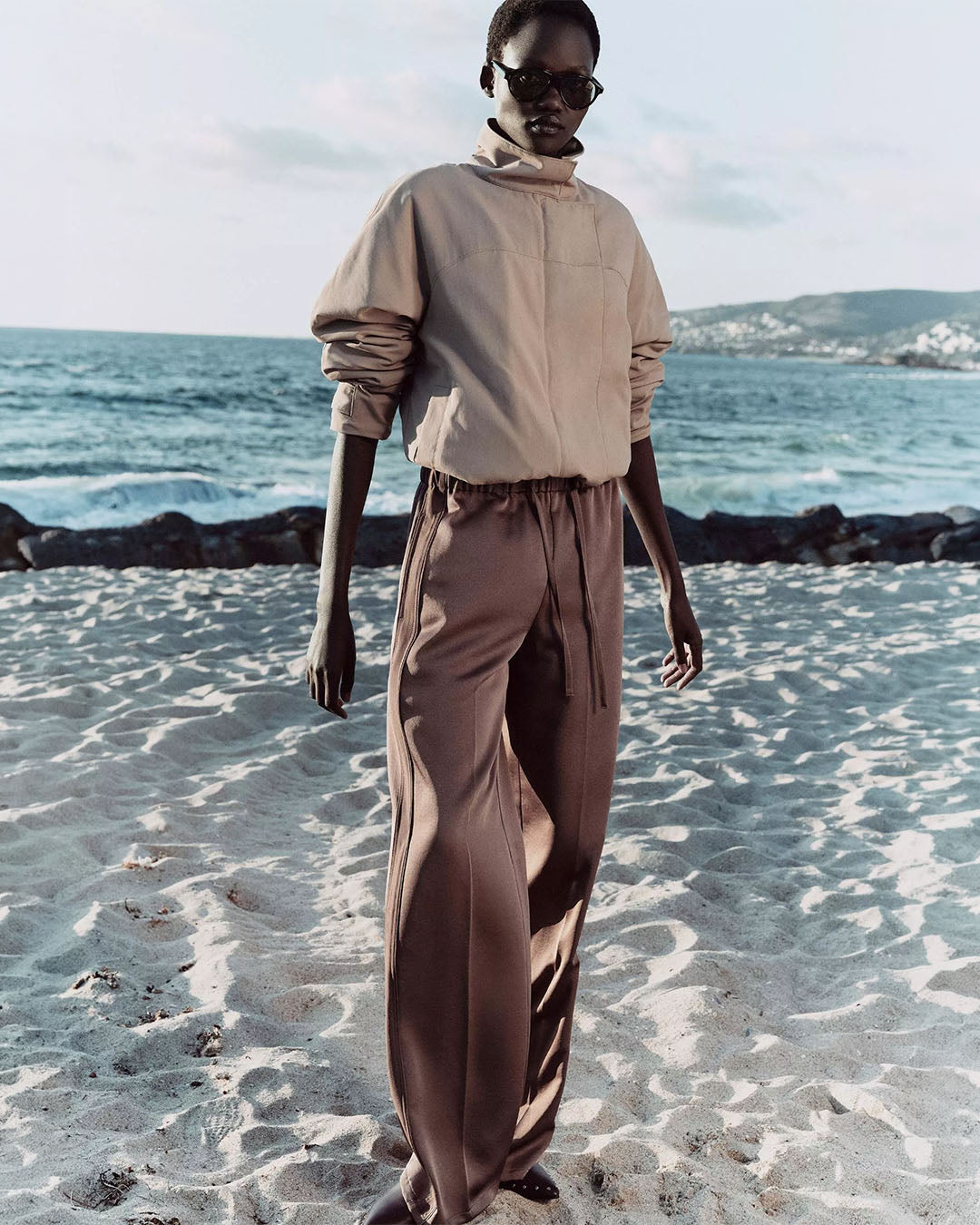 Vince Mid-Rise Shine Crepe Pull-On Pant